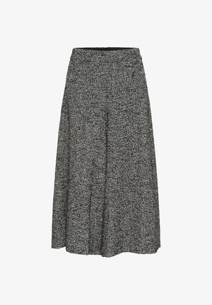 Schwarz-weiß gestreifter Rock im Fischgrätenmuster mit breitem, gerafftem Bund, ausgestelltem Design und knielanger Schnittführung. Glatte Textur.