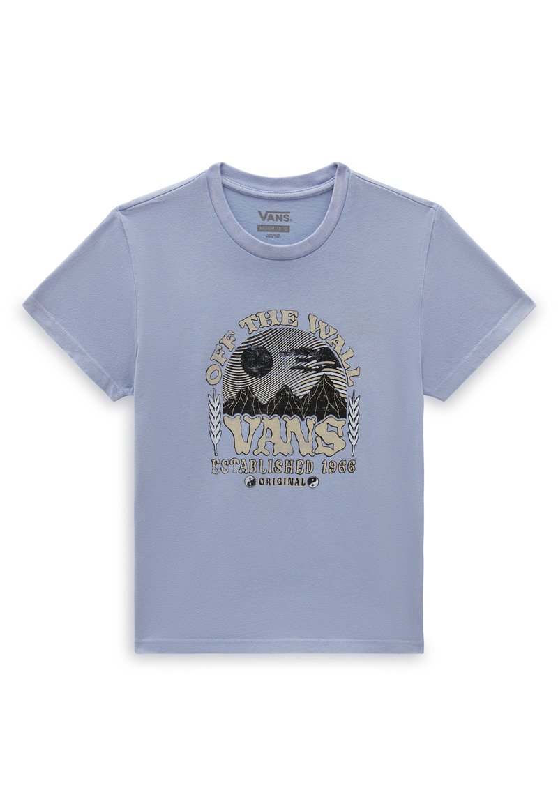 Camiseta de algodón color azul claro con un diseño gráfico en negro y dorado que presenta montañas y el texto "OFF THE WALL VANS ESTABLISHED 1966."