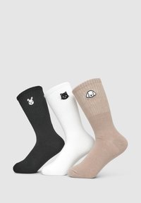 Trzy pary skarpetek: czarne z króliczkiem, białe z kotem i beżowe z psem. Strukturę żebrową, średniej długości design, miękki materiał.