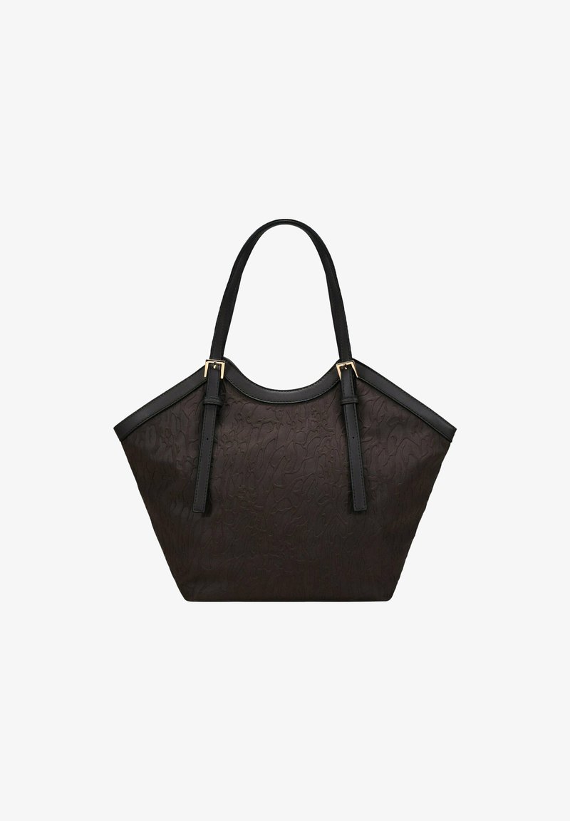 Bolso tote negro con tejido texturizado y acentos de cuero, que presenta dos asas robustas y una forma amplia y angular. Detalles de herrajes en tono dorado visibles.