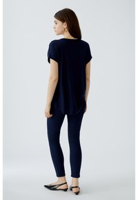 Oui AYANO - T-Shirt basic - darkblue