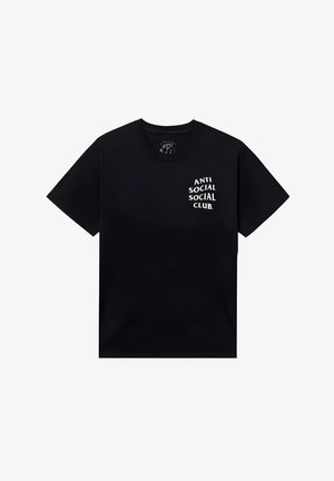 Czarna koszulka z napisem "ANTI SOCIAL SOCIAL CLUB" w białym kolorze na lewej piersi, z klasycznym okrągłym dekoltem.