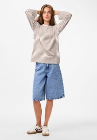 Pieces PCSADIE LS - Pikkade varrukatega topp - cloud dancer