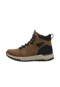 Bota de senderismo de cuero marrón de media altura con acentos negros, parte superior texturizada, ojales de cordones robustos y suela de goma resistente.