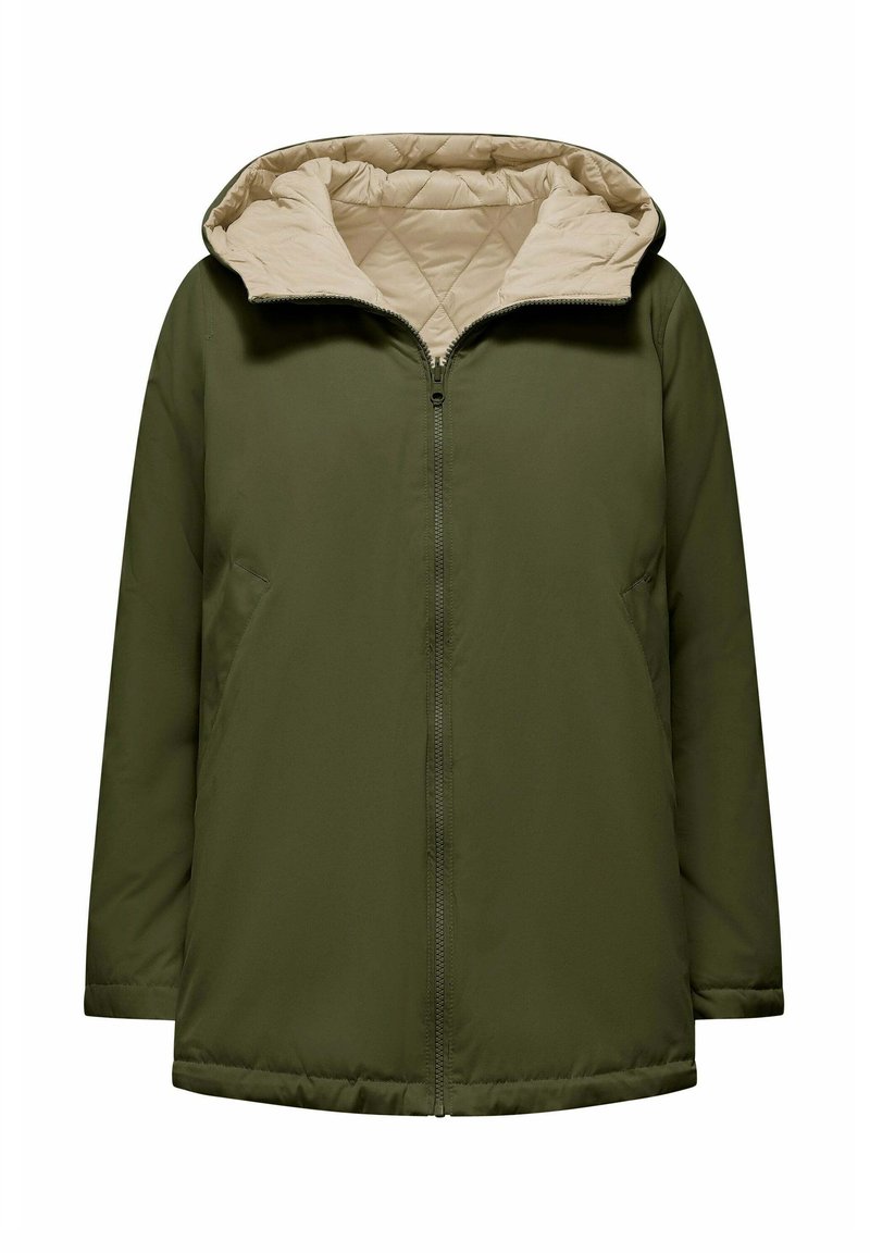 Giacca imbottita verde oliva con fodera trapuntata color cammello, chiusura con zip a tutta lunghezza e cappuccio integrato; presenta tasche laterali e una vestibilità comoda.