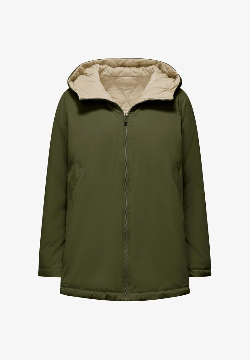 Giacca imbottita verde oliva con fodera trapuntata color cammello, chiusura con zip a tutta lunghezza e cappuccio integrato; presenta tasche laterali e una vestibilità comoda.