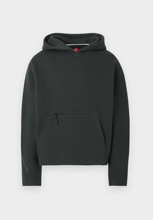 Schwarzer Nike-Hoodie mit vorderer Reißverschlusstasche, langen Ärmeln und Kapuze, dargestellt auf einem schlichten hellgrauen Hintergrund.