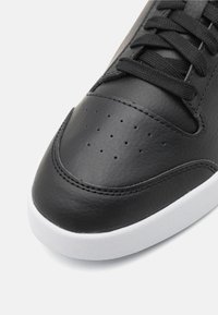 Puma SHUFFLE UNISEX - Sapatilhas - black/white/gold