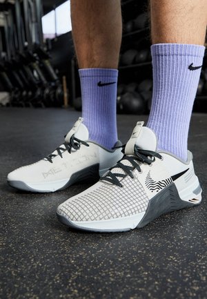 METCON 8 UNISEX - Trainingsschoen - photon dust/black/light bone/anthracite/flat pewter/cool grey