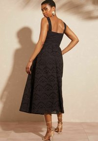 Love & Roses MIDI REGULAR FIT - Nappali ruha - black