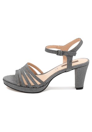 Sandali grigi con tacco caratterizzati da un design open-toe, multi-straps nella parte anteriore, una cinghia alla caviglia e una finitura in tessuto texturizzato.