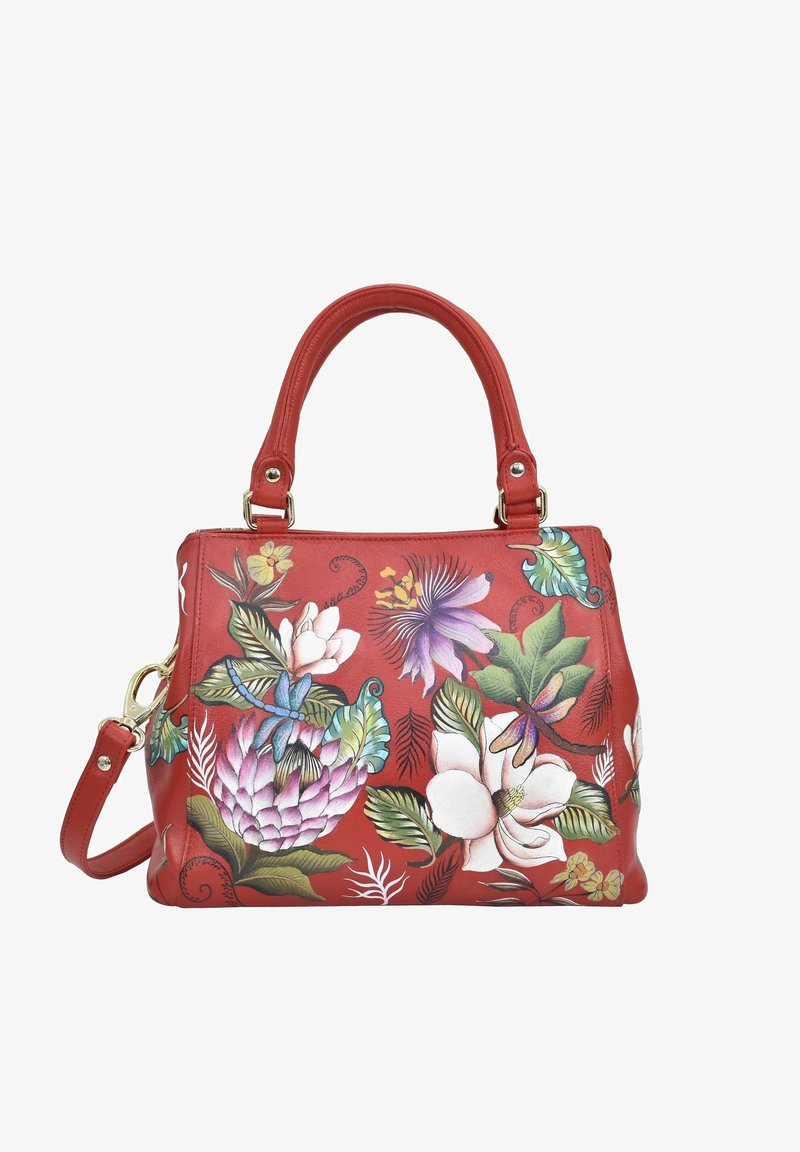 Rode leren handtas met bloemmotieven, voorzien van grote roze, witte en paarse bloemen, gouden hardware en twee handvatten.