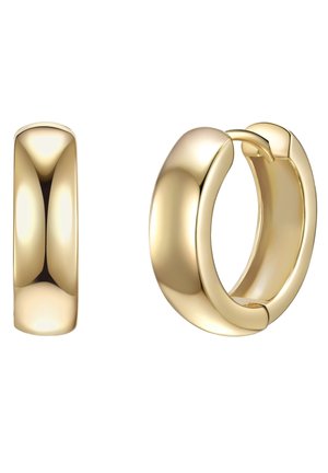 Goldene Creolen mit polierter Oberfläche; eine ist oval und etwas dicker, während die andere eine runde, geschlossene Creole ist.