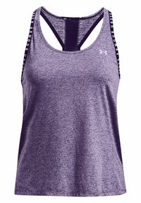 Lila atletisk tanktopp med nätbakstycke, racerback-design och "Under Armour"-logo på banden. Tillverkad av lätt och andningsbart tyg.