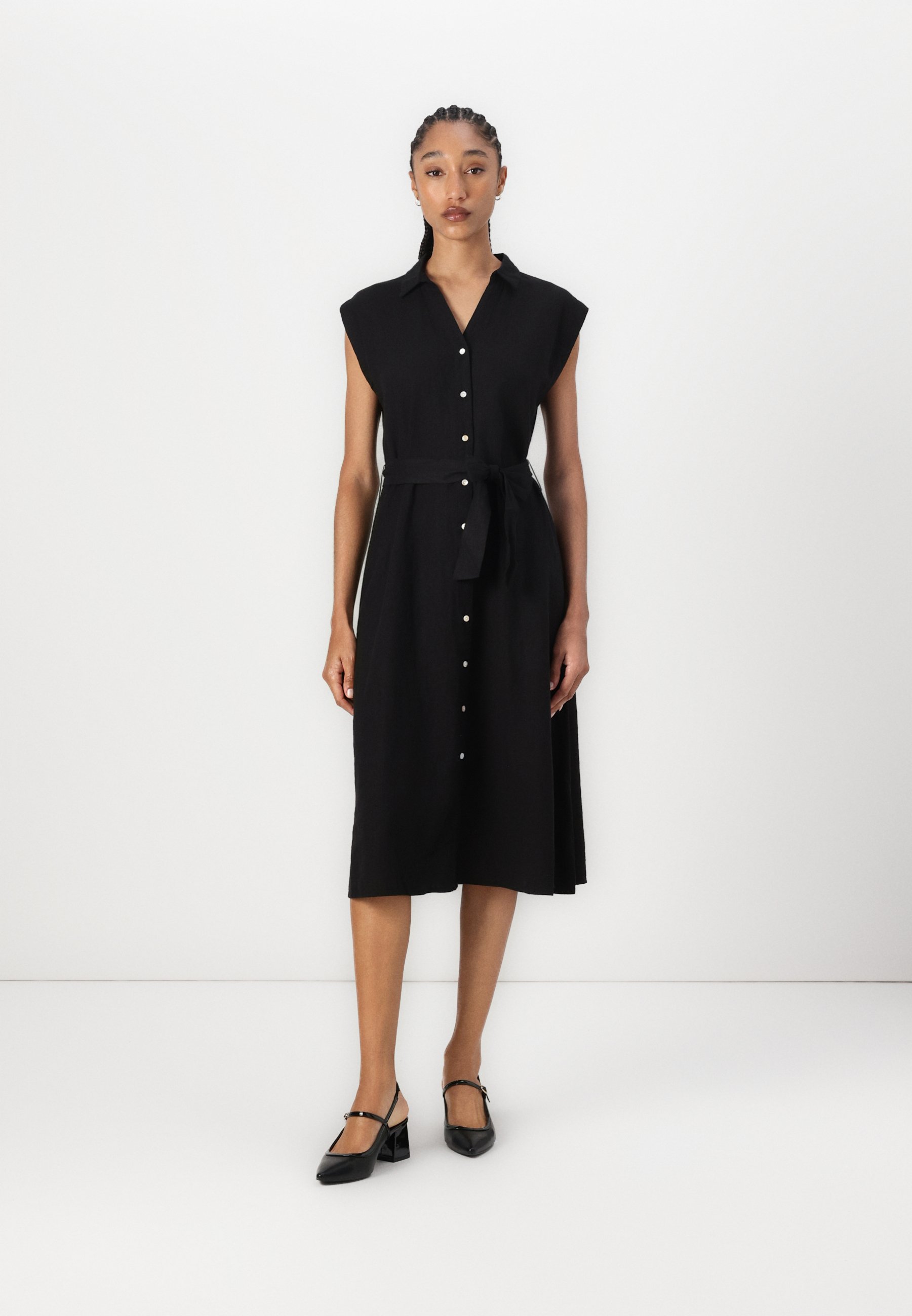 新品！イチ　i c h i｜Linen Tiered Shirt Dress 黒 ICHI LINNO - Shirt dress - black - Zalando.co.uk