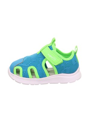 Kindersandalen mit einem Obermaterial aus blauem und grünem Mesh, offenem Design, verstellbarem Riemen und einer weißen Gummisohle mit Ausschnittdetails.