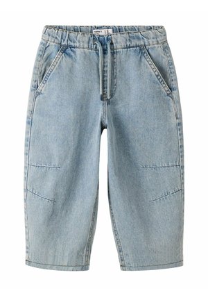 Lyseblå denim shorts til småbarn med elastisk midjebånd, snor, frontlommer og kneseamsdetaljer.