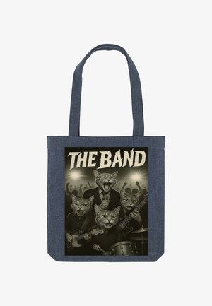 Denim draagtas met een grafische print van katten in pakken, die instrumenten bespelen, met de tekst "THE BAND" in vetgedrukte, witte letters erboven.