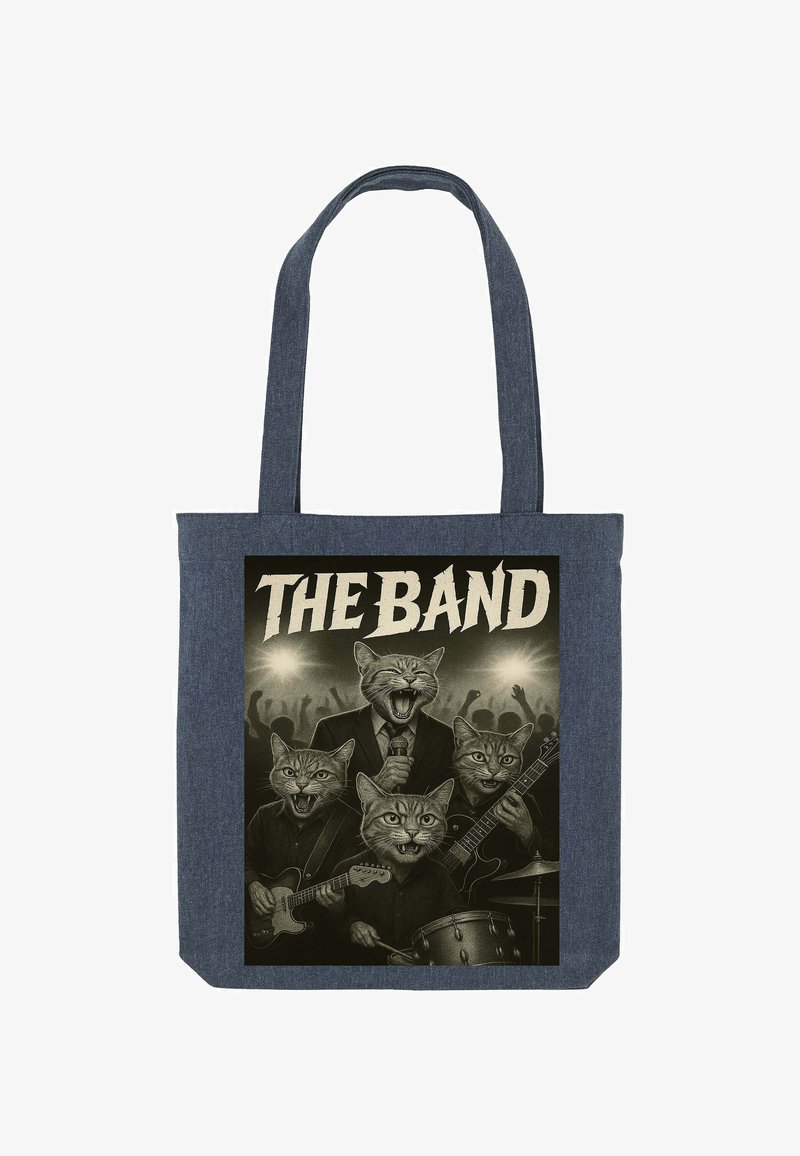 Denim draagtas met een grafische print van katten in pakken, die instrumenten bespelen, met de tekst "THE BAND" in vetgedrukte, witte letters erboven.