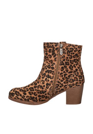 Leopard print ankle boot made of suede, featuring a side zipper, rounded toe, and a stacked heel. Color palette: tan and black.