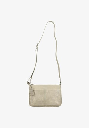 Bolso bandolera de cuero beige con textura de cocodrilo, correa ajustable, cierre de cremallera y pequeña etiqueta de cuero con marca en el lateral.