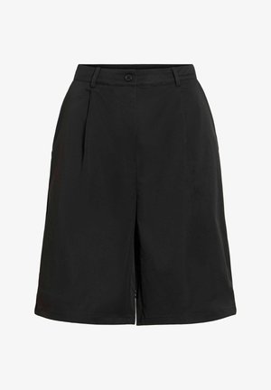 Shorts noirs coupés au genou, taillés sur mesure, avec passants de ceinture, fermeture à bouton et zip devant, et plis subtils de chaque côté.