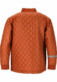 Gequiltedde jas in brandwerend oranje met een ruitpatroon, geribbelde kraag en manchetten. Beschikt over een reflecterende strook op de linker mouw.