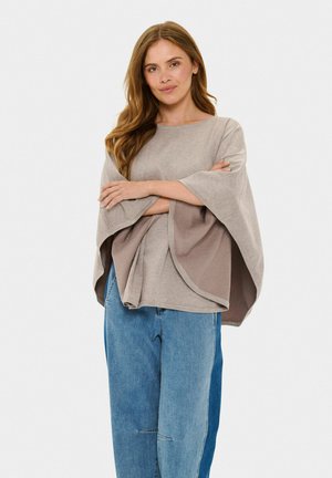 Leichtes, zweifarbiges Oberteil mit boxy Design; verfügt über Ärmel in Ellbogenlänge, einen runden Halsausschnitt und eine weiche Textur in Beige- und Taubentönen.