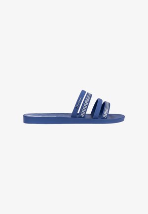 Blaue flache Slide-Sandale mit drei Riemen, zwei mit kleinen Strasssteinen verziert und einer mit dem Markennamen "Ipanema", strukturierte Decksohle.