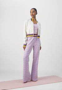 Puma LEMLEM JACKET - Užtrauktuku užsegamas treningas - warm white
