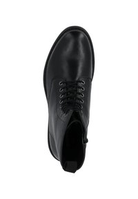Botte de cheville en cuir noir avec bout rond, laçage à l'avant et une languette. Texture lisse, design minimaliste et semelle low-profile.