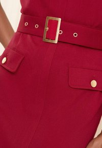 Love & Roses TAILORED  V NECK SHORTS SLEEVE  - Šaty do práce - red