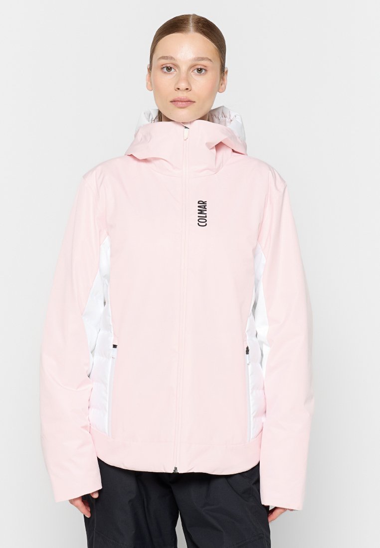 Giacca da sci rosa chiaro con cappuccio, pannelli laterali bianchi e zip frontale. Presenta il logo "COLMAR" sul petto e tasche con zip.