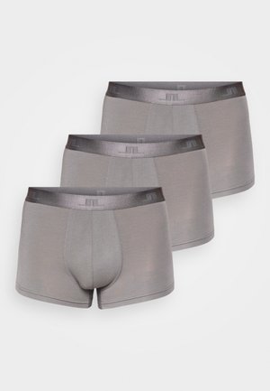 Pack de trois boxers gris pour hommes. Fabriqués en tissu lisse avec une taille douce et élastique. Bords soigneusement cousus pour le confort et la structure.