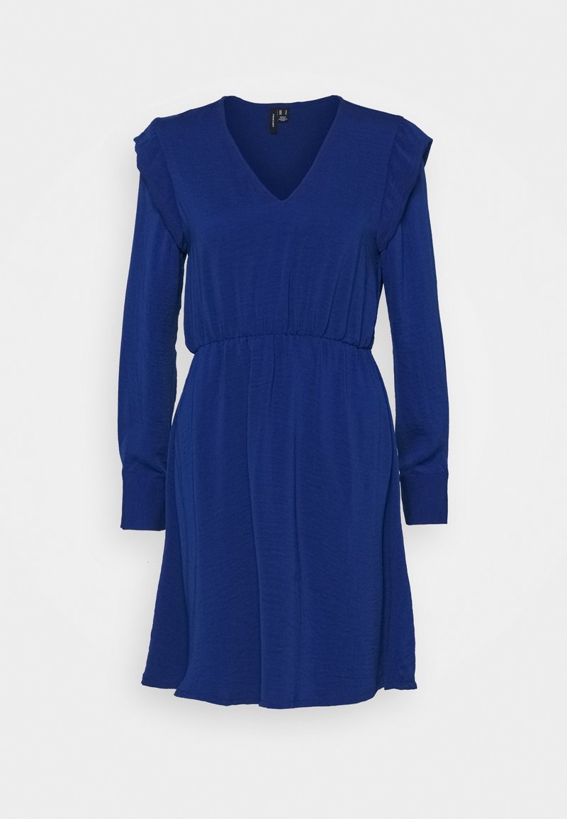 Robe bleue à manches longues avec décolleté en V, taille froncée et épaules légèrement bouffantes sur un fond clair uni.