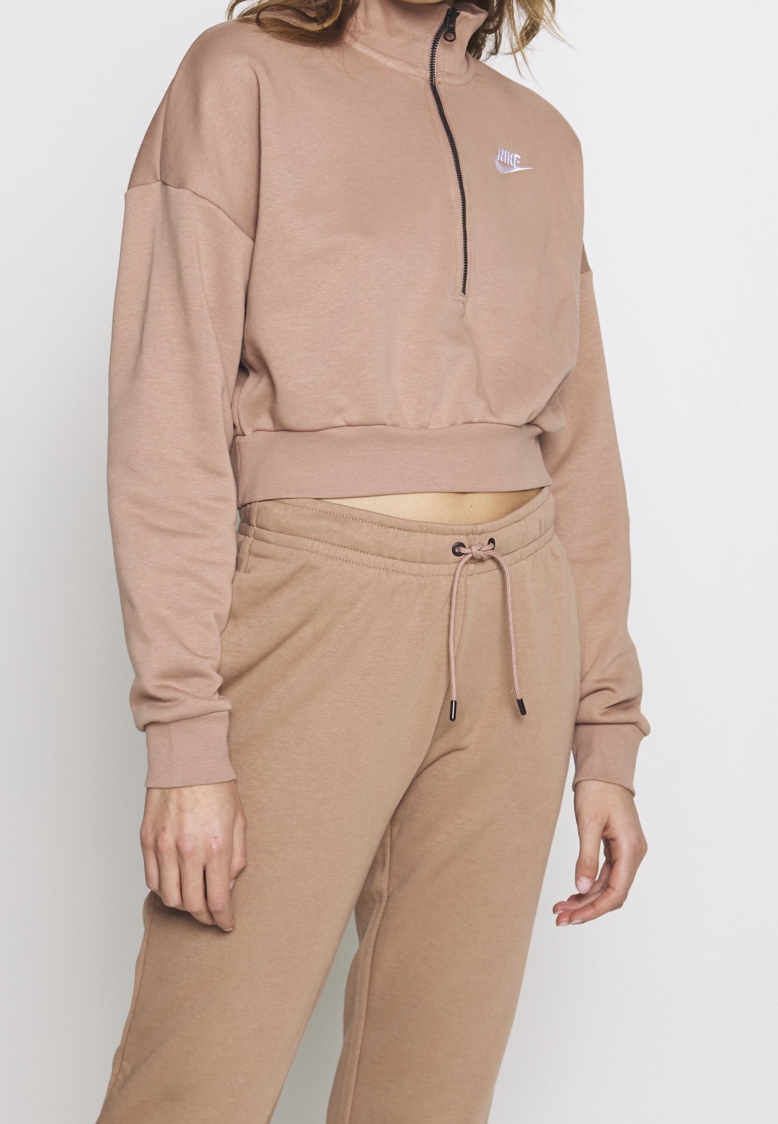 nike cropped sweatshirt beige