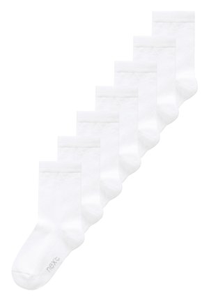 Weiße Baumwollcrew-Socken, Sechserpack; glatte Textur, verstärkte Zehen und Bündchen; Markenlogo "next" an der Seite.