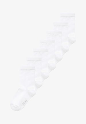 Chaussettes en coton blanches, pack de six ; texture lisse, pointe et col renforcés ; logo de la marque "next" sur le côté.