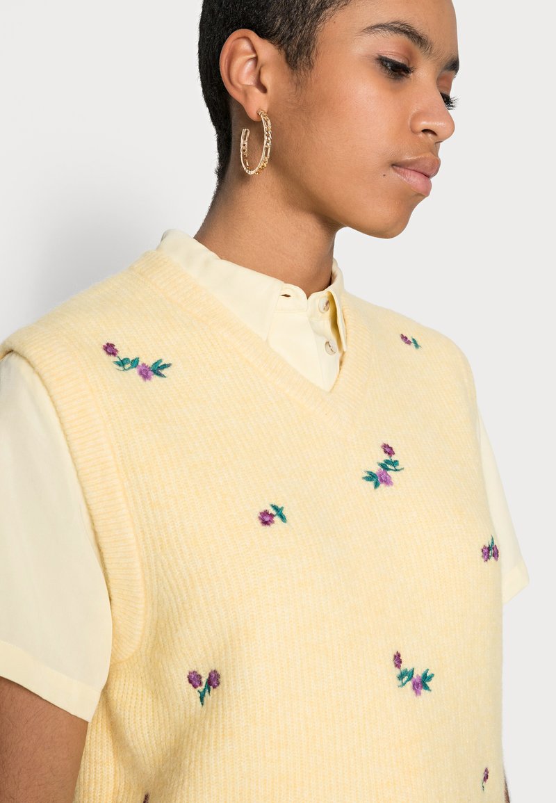Damen Strickjacken | Samsøe Samsøe NORA VEST Strickpullover double cream/hellgelb - WU96822 Damen Strickjacken | Samsøe Samsøe NORA VEST Strickpullover double cream/hellgelb - WU96822