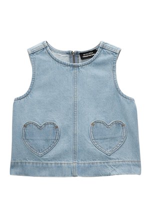 Haut court en denim bleu clair sans manches avec fermeture éclair à l'avant et deux poches avant en forme de cœur.