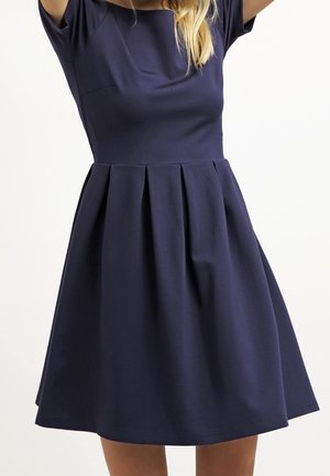 Sukienka z dżerseju