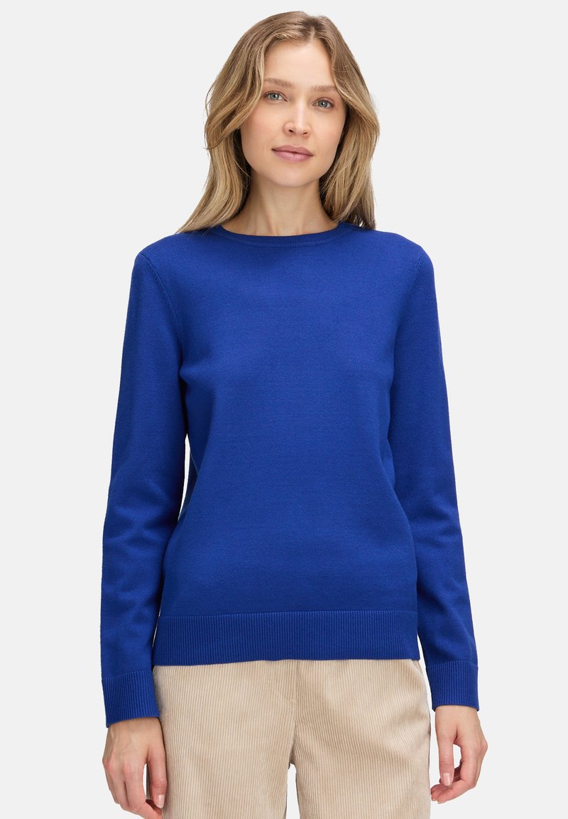 Kék, hosszú ujjú pulóver, puha kötött anyagból készült. Kerek nyakkivágással és bordás mandzsettával, valamint alsó résszel rendelkezik, lazán illeszkedve.