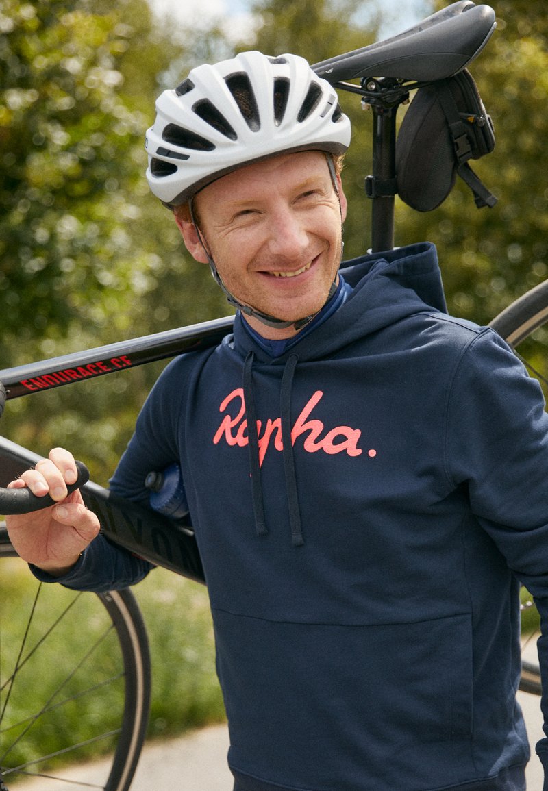 rapha-mens-logo-hoodie-huppari-black-iris-high-vis-pink