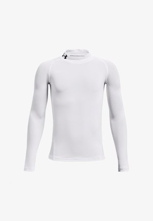Camiseta de compresión blanca de manga larga con cuello alto y logo negro de Under Armour cerca del escote sobre fondo blanco limpio.