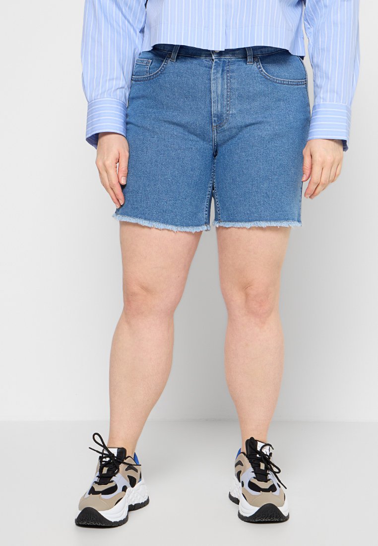 ONLY Carmakoma Jeansshort blauw