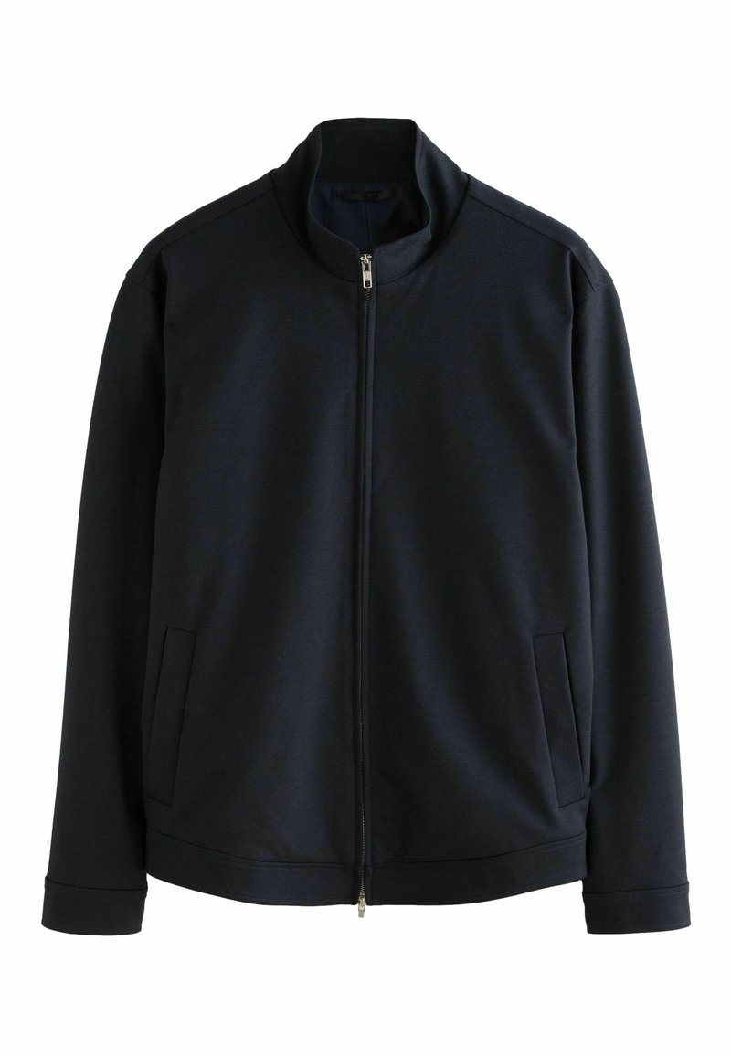Navy Zip-Up-Jacke aus weichem Stoff, mit hohem Kragen, langen Ärmeln, zwei seitlichen Taschen und einer glatten Textur.