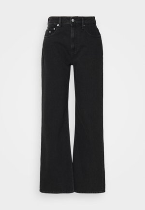 Pantalones de mezclilla anchos negros con cintura alta, diseño de cinco bolsillos, cierre de botón metálico y textura de denim resistente. Construcción simple y clásica.