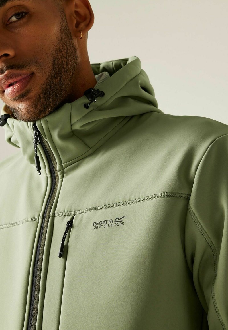 Regatta - Veste softshell HEWITTS - Vert foncé - - nu