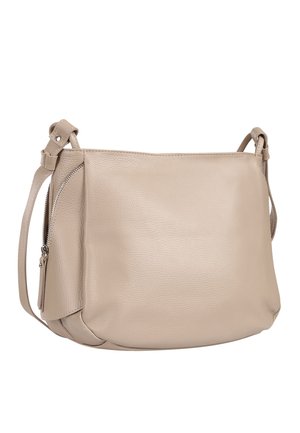 Beige leren schoudertas met verstelbare riem en zijvak met rits op een witte achtergrond.