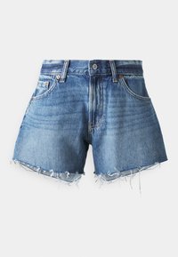 Jeansshorts i blekt blå. Höga i midjan med knappstängning, med två framsidor fickor och en fransad fåll för en sliten look.